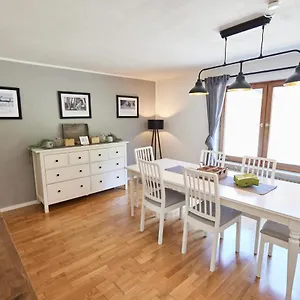 Apartment Hubert, Rotta